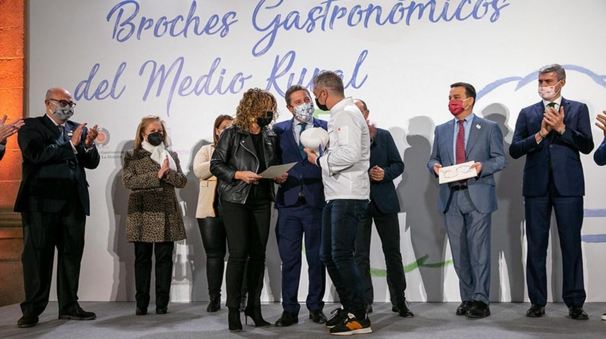 García-Page, este viernes, durante la entrega de Broches Gastronómicos en Oropesa