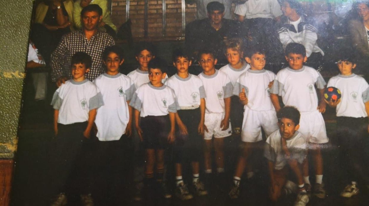 Equipo benjamín del Amibal, allá por 1996. El niño rubio (el más alto) es Gonzalo Pérez de Vargas, exitoso portero del Barça y de España