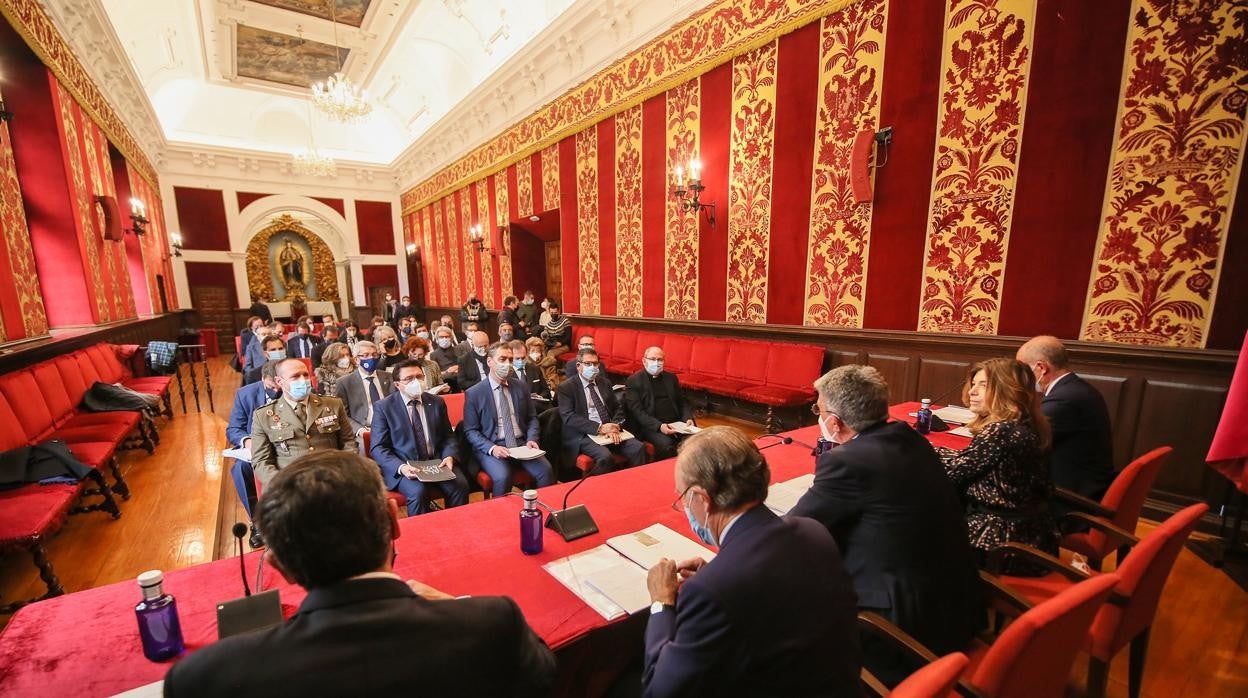 El acto se celebró en la Sala Capitular del Ayuntamiento // ABC