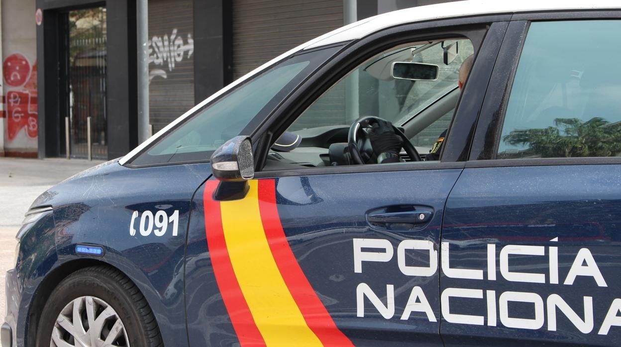 Imagen de recurso de un coche patrulla de la Policía Nacional en Valencia