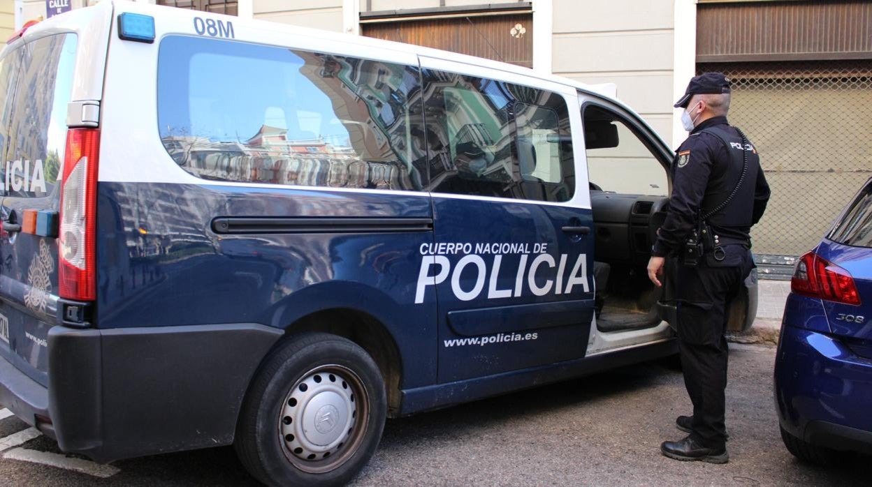 Imagen de recurso de un furgon de la Policía Nacional en Valencia