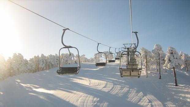 El Gobierno interpone un recurso contra la Junta para impedir la práctica del esquí en Navacerrada