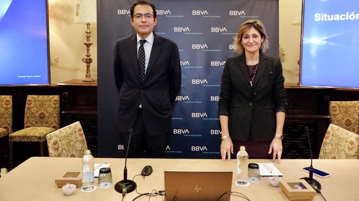 Miguel Cardoso, economista jefe para España de BBVA Research, y Marta Alonso, directora de la Territorial Noroeste de BBVA