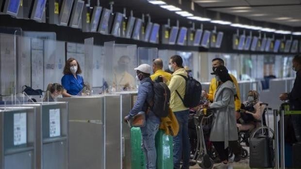 Alrededor de 1.000 españoles varados en Marruecos tras el cierre del espacio aéreo esperan la ayuda del Gobierno