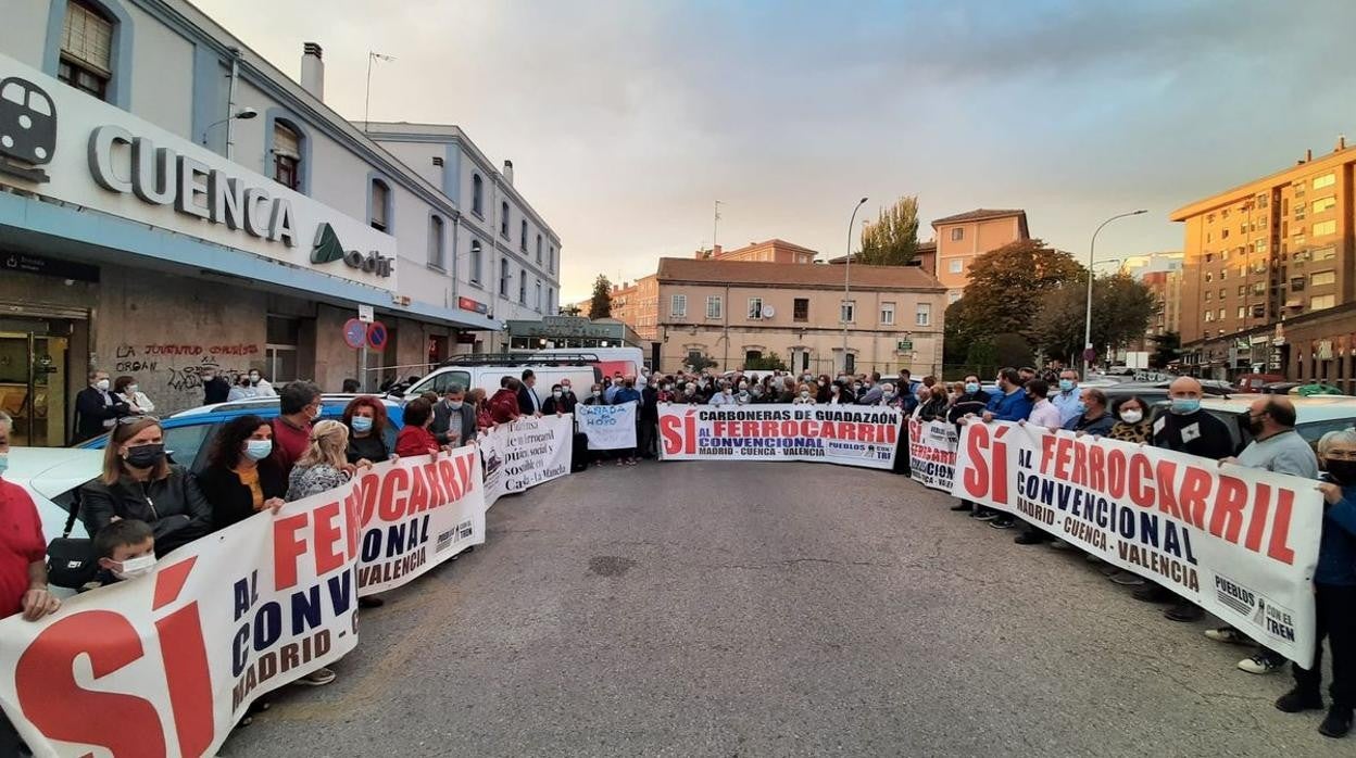 Mnifestación en defensa del tren convencional