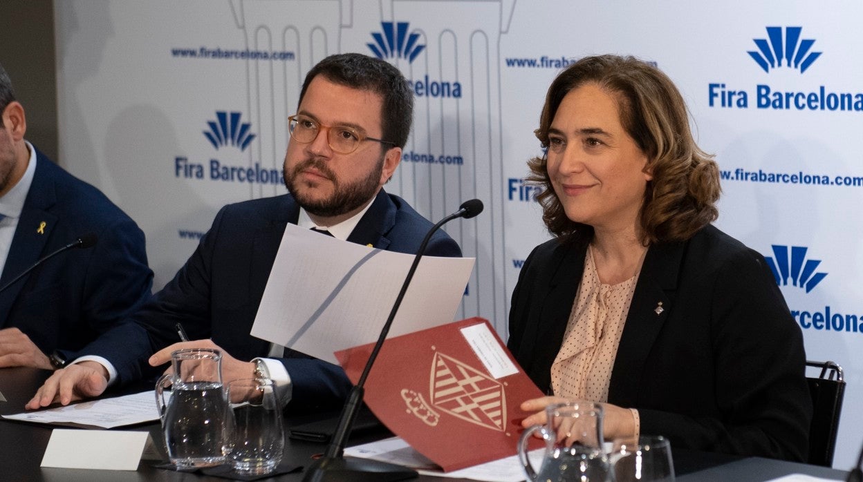 Pere Aragonès, presidente de Cataluña, con Ada Colau, alcaldesa de Barcelona