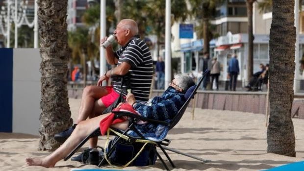 Ola de cancelaciones de reservas en Benidorm para el puente ante el riesgo extremo de propagación del coronavirus