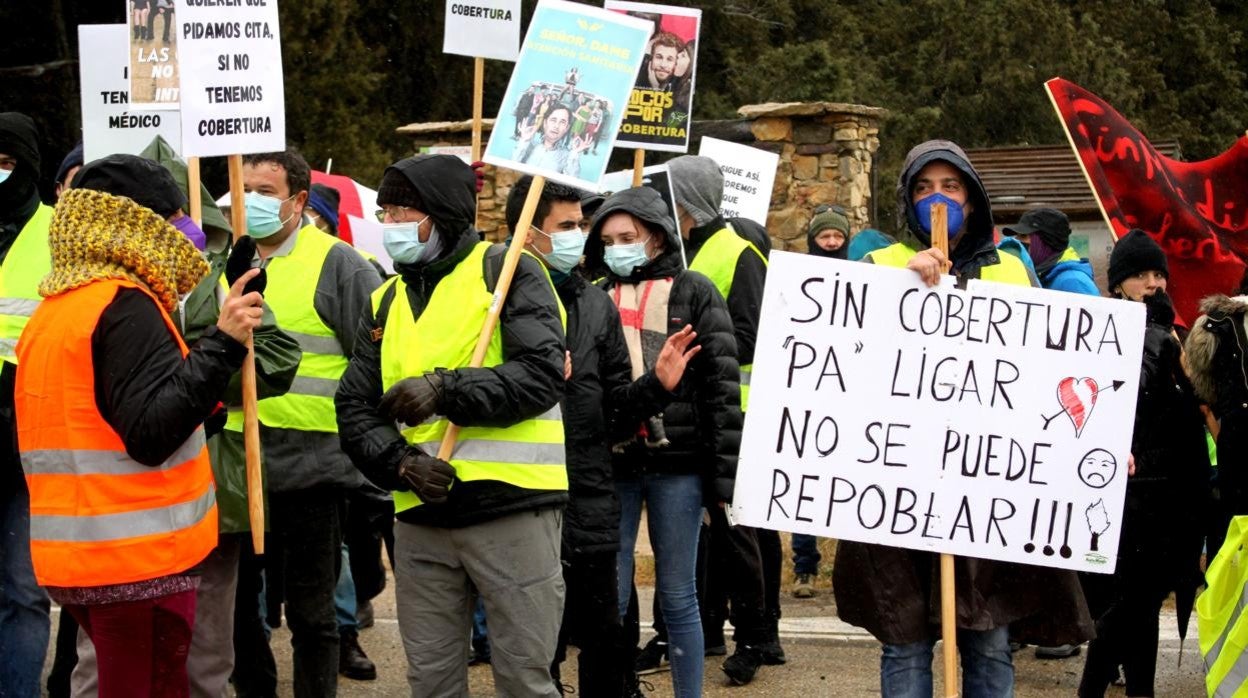 Manifestación bajo el lema : 'Sin médico ni cobertura, muerte prematura',