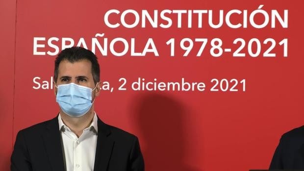 Tudanca ensalza la Constitución por ser «lo mejor que construyó una generación a la que debemos tanto»