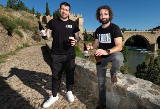 Cerveza La Bruta cumple su primer año en Toledo subiendo como la espuma y con un premio