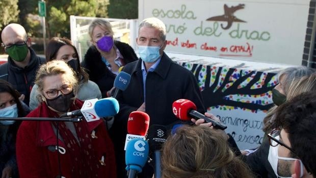 El consejero catalán de Educación ve una «mentira» el conflicto lingüístico y se niega a contestar en castellano a la prensa