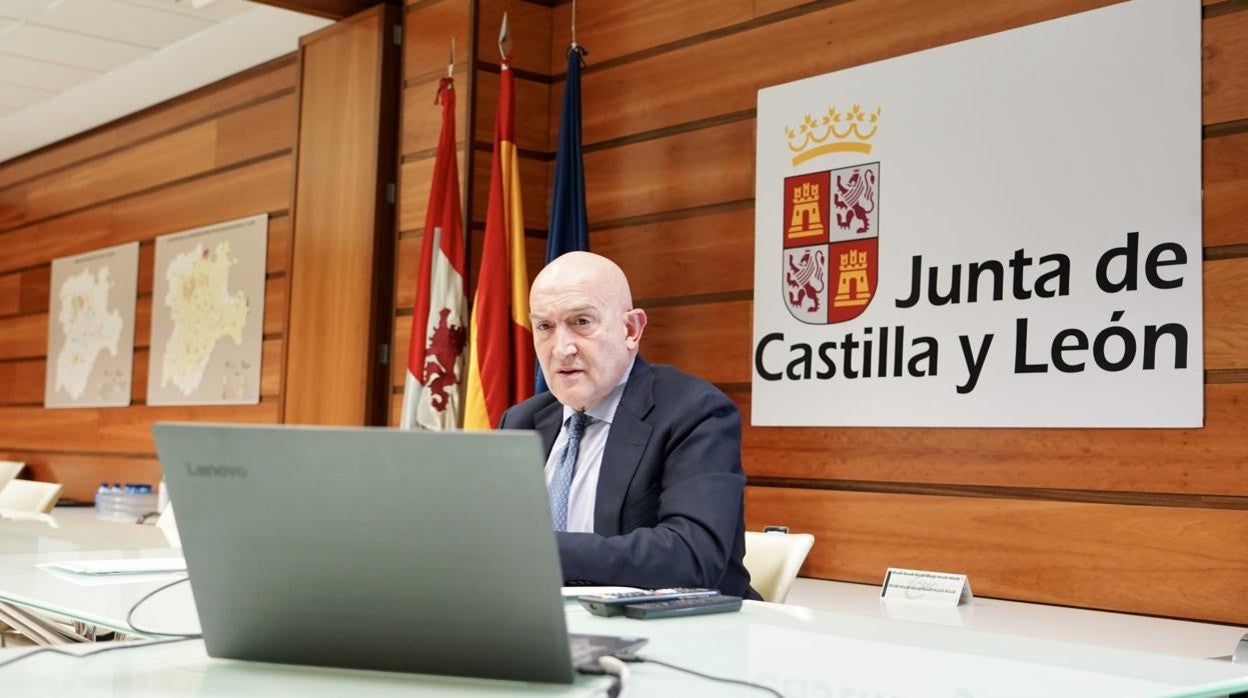 El consejero de Agricultura, Ganadería y Desarrollo Rural, Jesús Julio Carnero