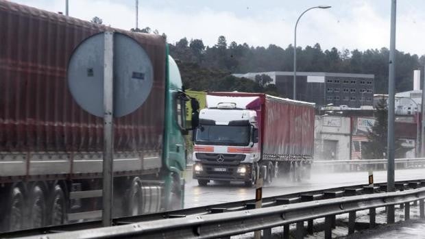 El transporte gallego se suma a la huelga y prevé el paro de casi 20.000 camiones