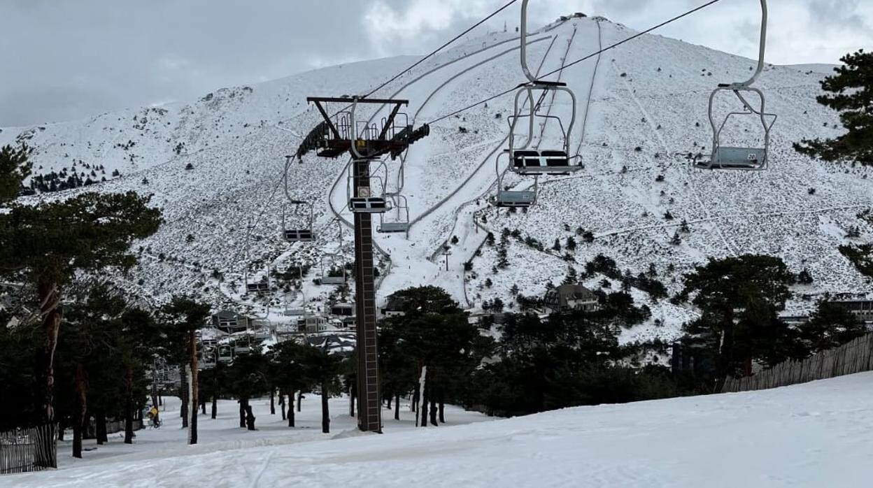La estación de Navacerrada, a la espera de empezar temporada de esquí