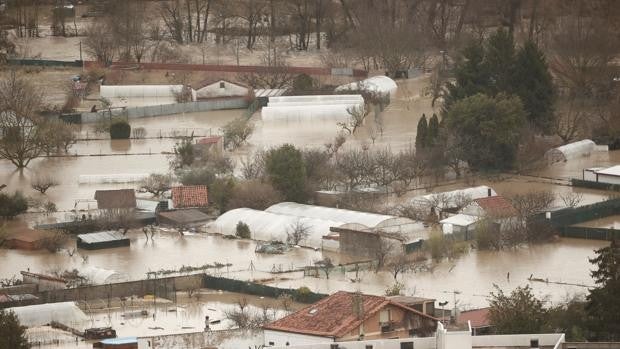 Muere un hombre tras quedar atrapado en su coche por un desprendimiento de tierra en pleno temporal en Navarra