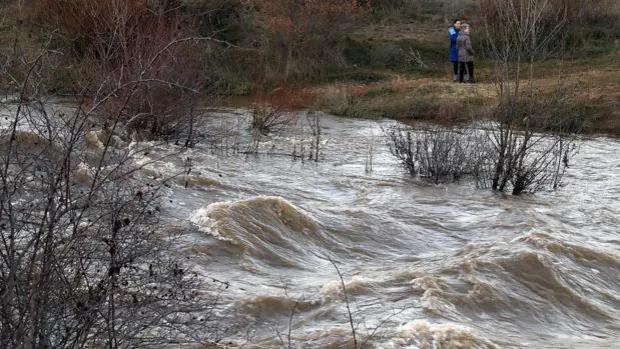 El deshielo aumenta de forma alarmante el caudal del río Bernesga en León