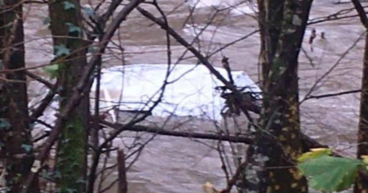 Destrozos del agua en casas de pueblos de la comarca de Pamplona, todavía inundados.