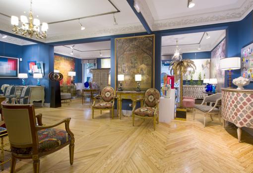 La galería Beatriz Bálgoma aúna antigüedades y arte contemporáneo