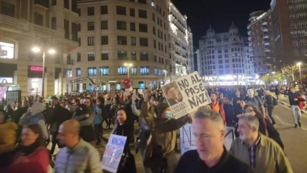 Manifestantes sin mascarilla rechazan en Valencia el pasaporte covid calificándolo de «nazi» y «dictatorial»