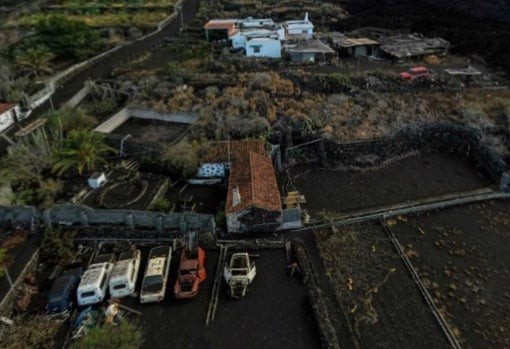 Vista aérea de la finca y sus clásicos condenados por la lava