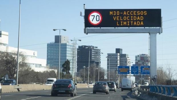 Madrid activa este jueves y viernes el protocolo anticontaminación y limita a 70 km la velocidad en M-30 y accesos