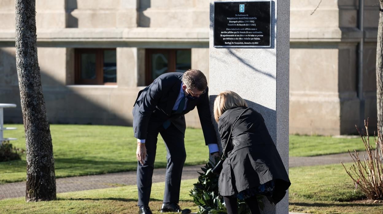 La placa en honor a Valeriano Martínez, en los jardines de San Caetano