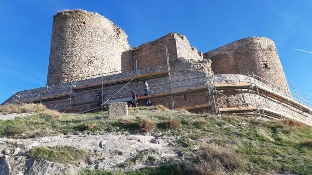 Iniciada la restauración exterior del castillo de Consuegra