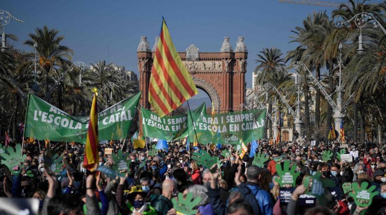 Un instante de la manifestación en el paseo Lluís Companys