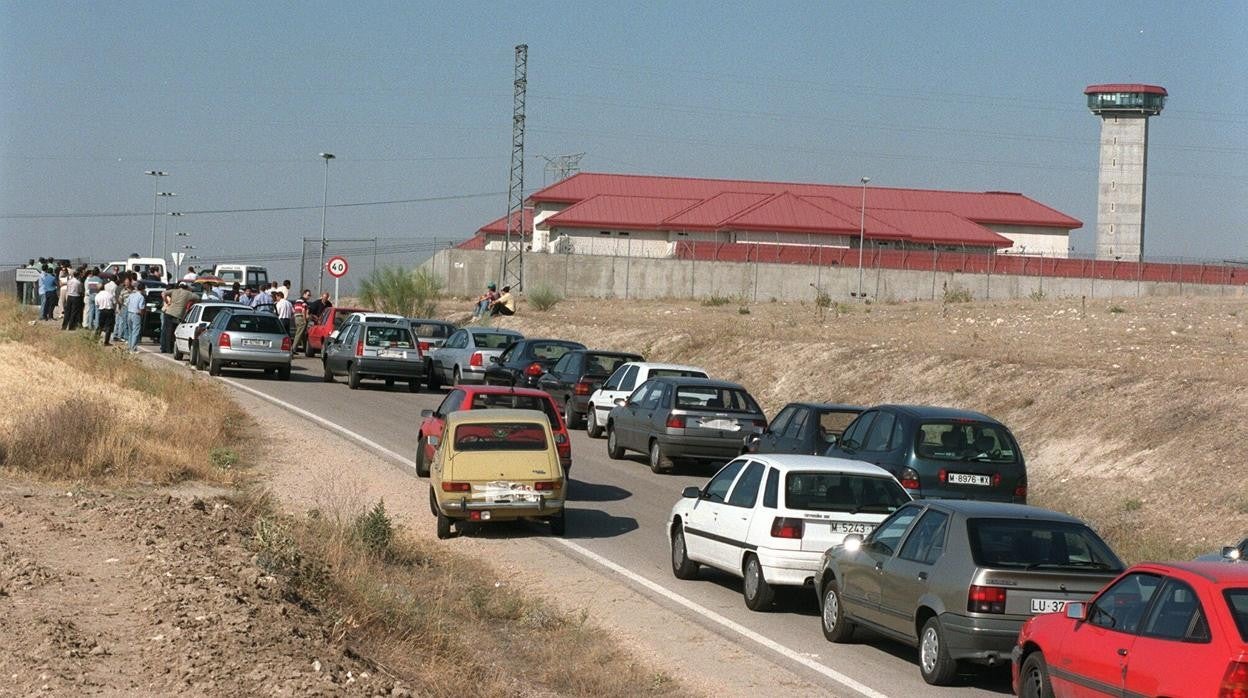 Exterior de la cárcel de Valdemoro