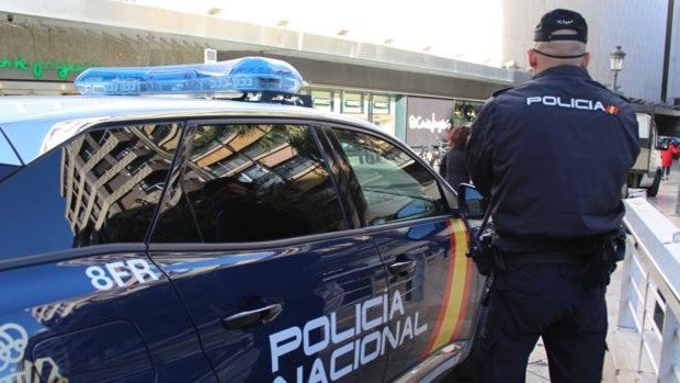 Arrestan una mujer con una orden de ingreso en prisión por más de 20 robos tras cometer varios hurtos en Valencia