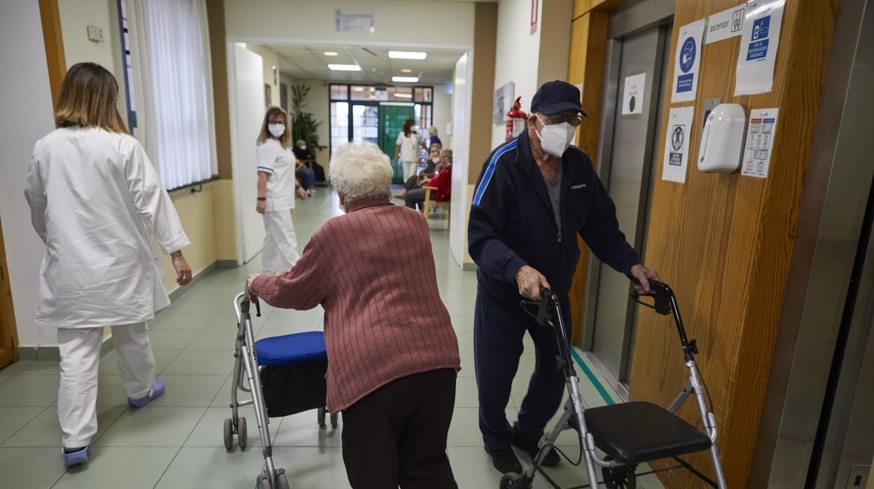 Hay brotes de coronavirus activos en 11 de las cerca de 500 geriátricos que hay en la región