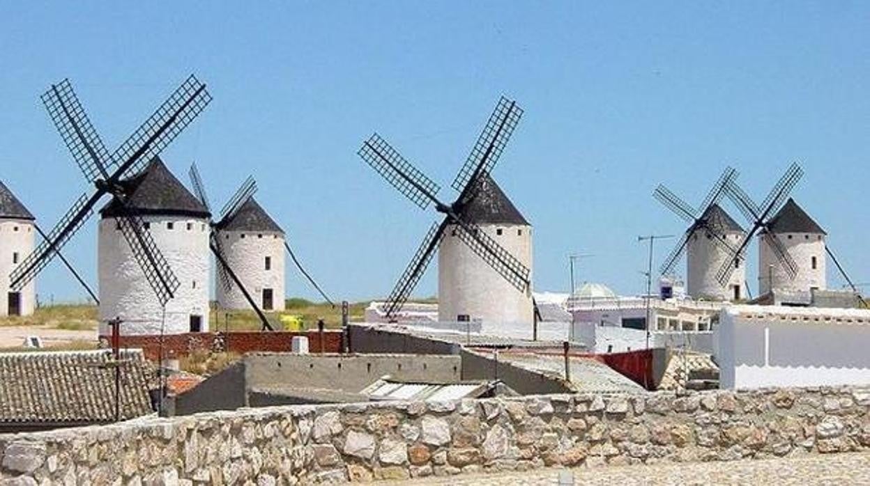 Campo de Criptana recibirá 60.000 euros para la iluminación artística de los molinos