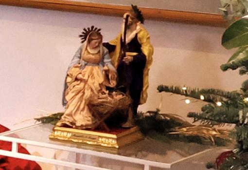 El misterio con la Virgen María, San José y el nacimiento del Niño Jesús