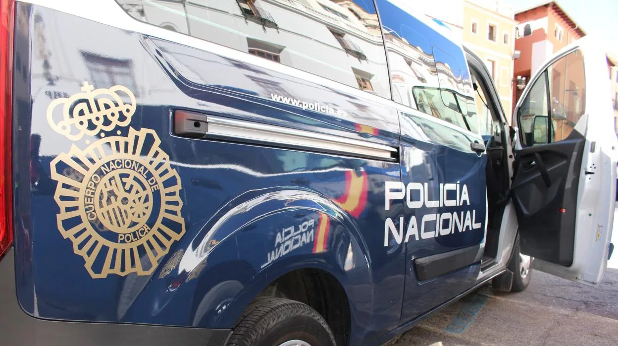 Vehículo de la Policía Nacional en Valencia