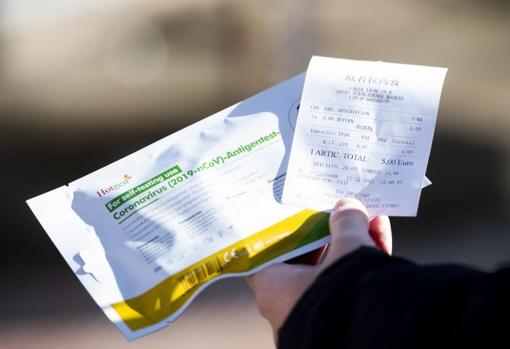 La prueba de autodiagnóstico y su correspondiente tique de compra