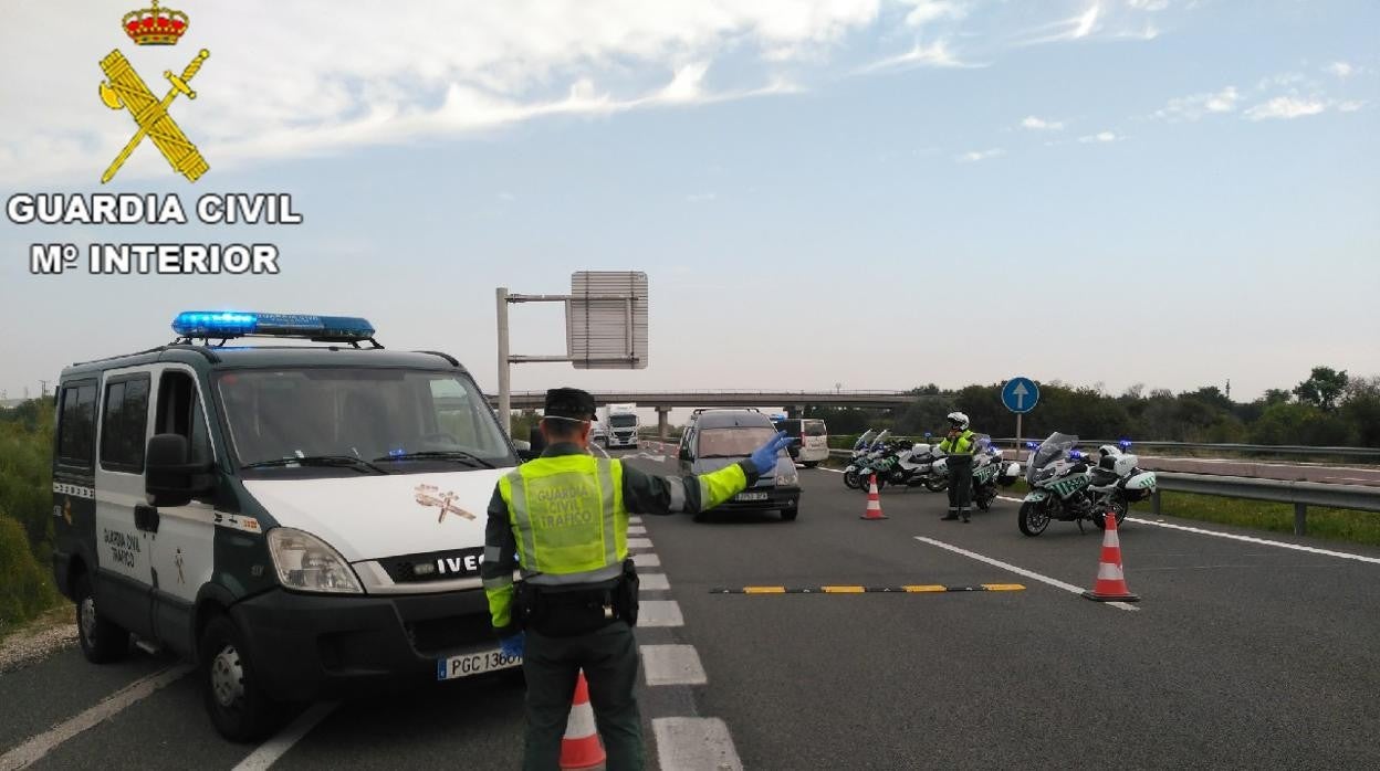 Imagen de un control de la Guardia Civil en la provincia de Valencia