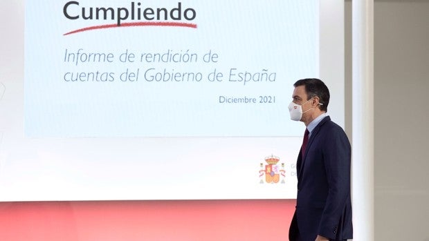 La rendición de cuentas de Sánchez: pocas ruedas de prensa en España y turnos de palabra a los medios afines