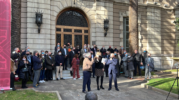Dos mil personas firman un manifiesto pidiendo a la Generalitat que cumpla las sentencias a favor del bilingüismo