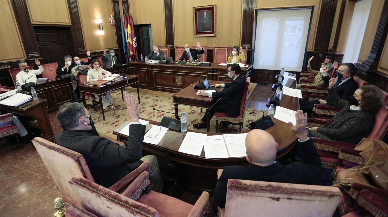 El Ayuntamiento de León celebra el pleno ordinario del mes de diciembre, en el que se incluye la aprobación definitiva del presupuesto municipal para 2022