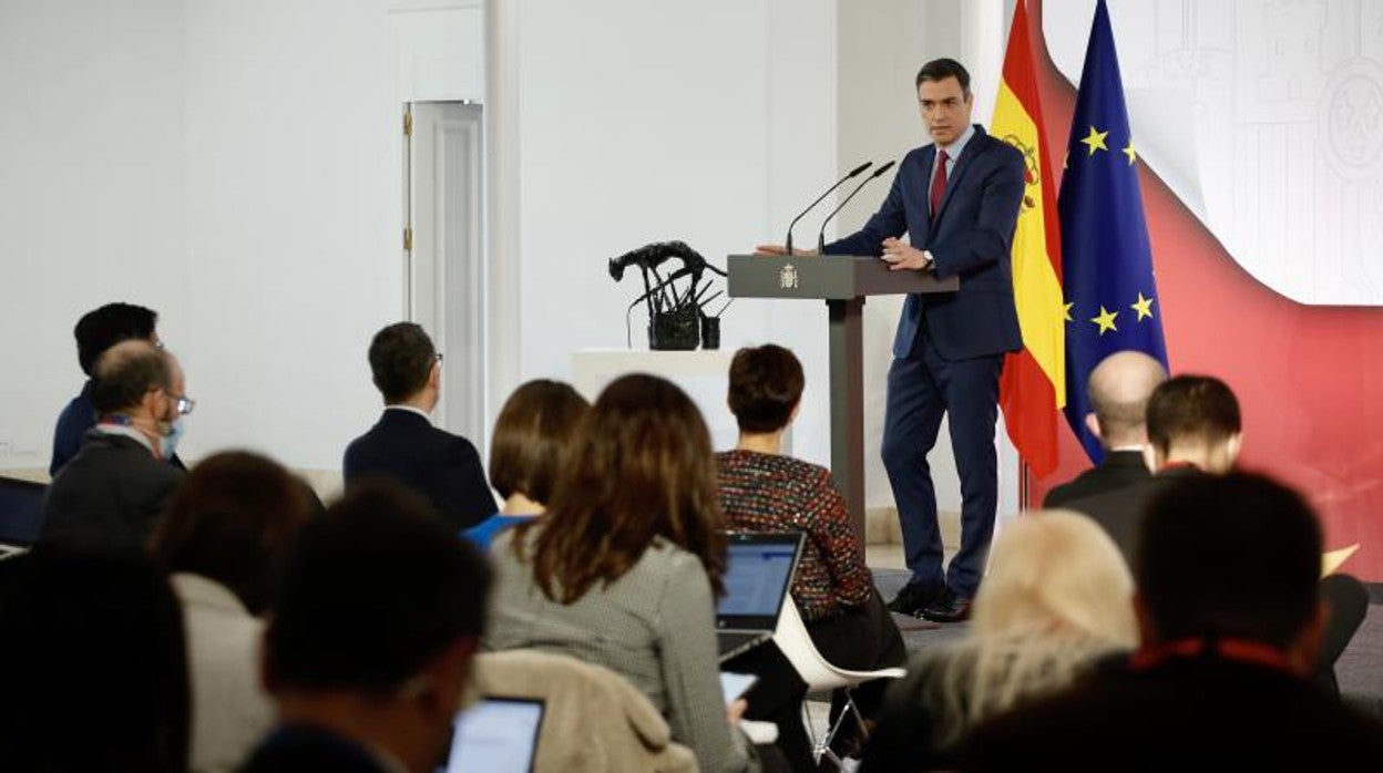 Pedro Sánchez, ayer, en la rueda de prensa de balance del año