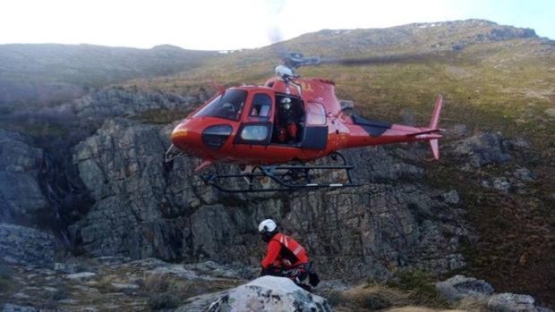 Rescatan con helicóptero a un senderista con un esguince en Valverde de los Arroyos