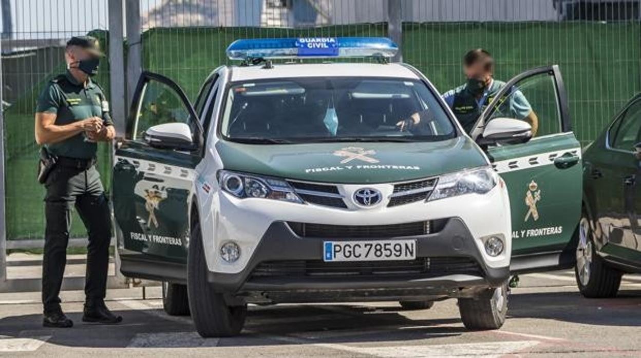 Imagen de archivo de un coche patrulla de la Guardia Civil