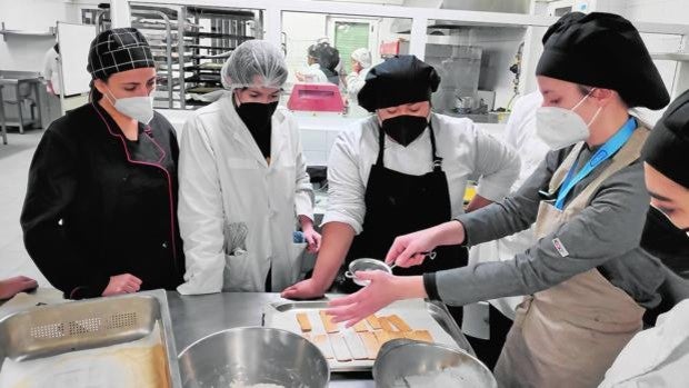 ‘Maestros’ de los fogones: Chefs que forman e informan