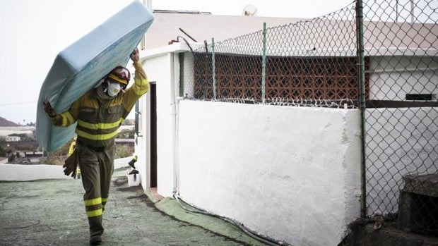 Unos mil vecinos evacuados del volcán regresan a casa