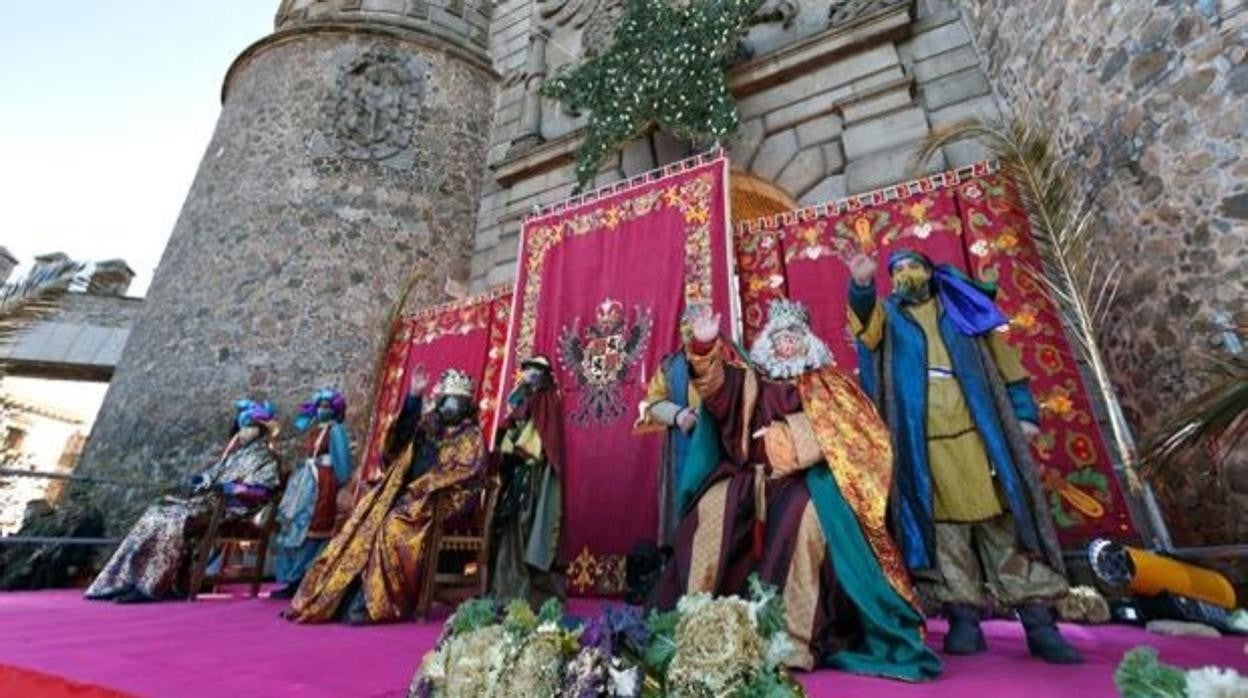 La llegada de los Reyes Magos a la puerta de Bisagra en Toledo