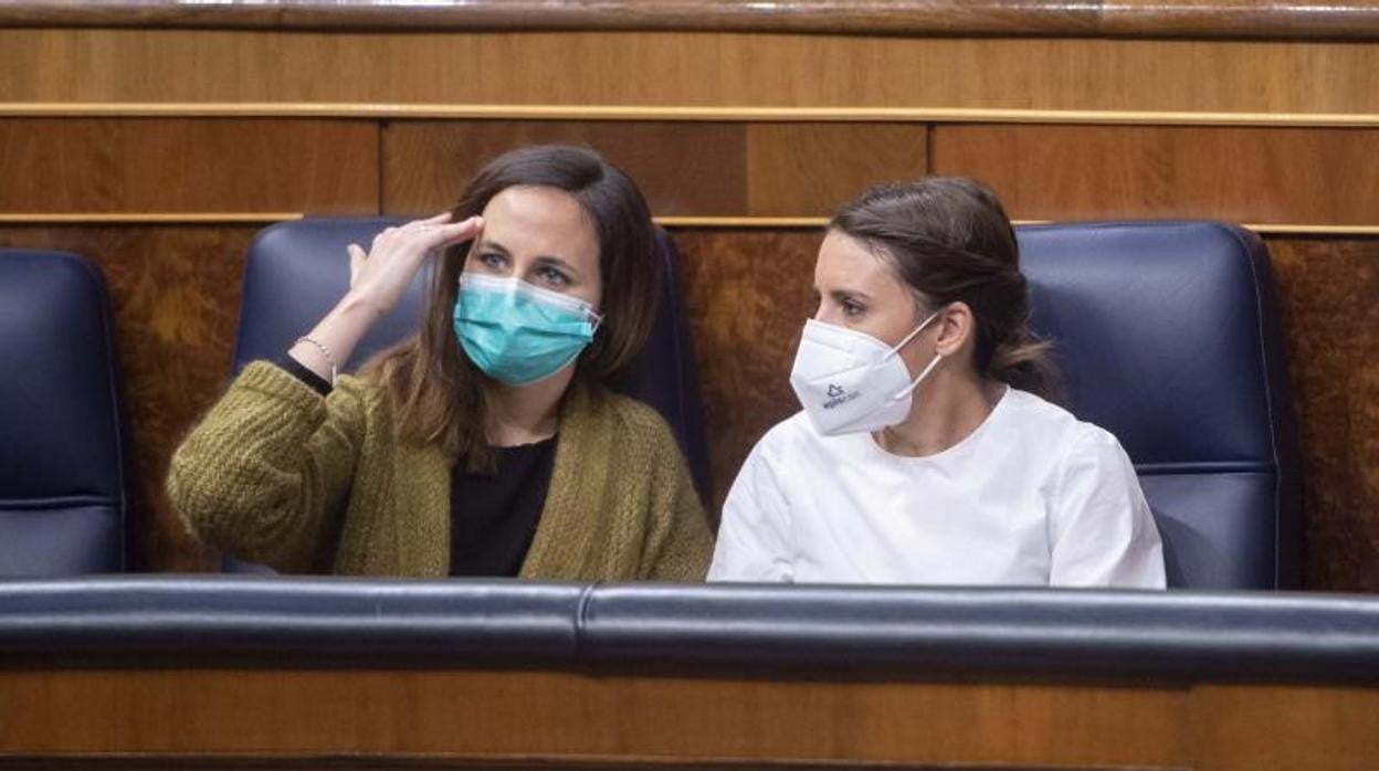 Ione Belarra e Irene Montero en el Congreso de los Diputados