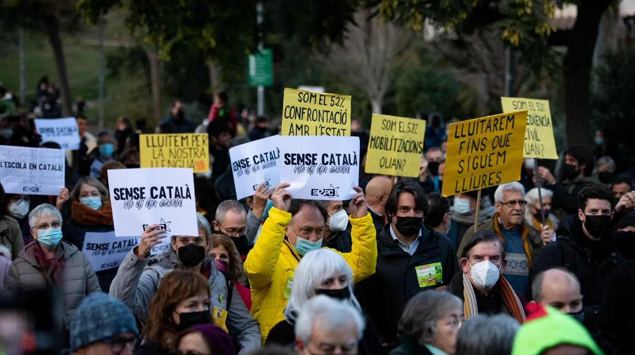 Manifestación contra la sentencia del uso del castellano