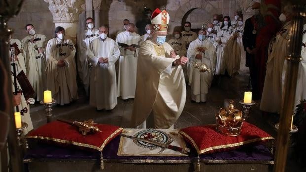 León rinde homenaje a sus reyes con el tradicional responso en el Panteón de la Colegiata de San Isidoro
