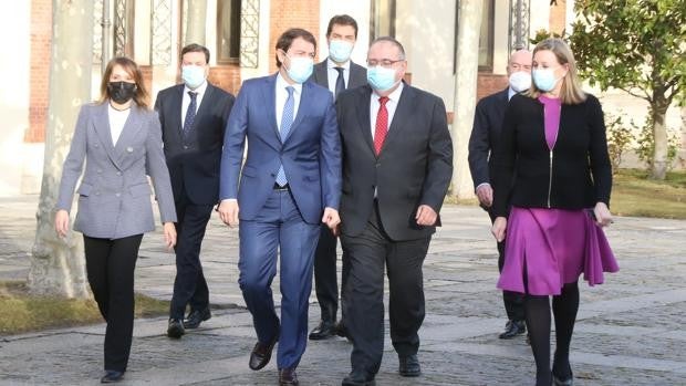 Mañueco califica de «equipazo» a los candidatos del PP para el 13F