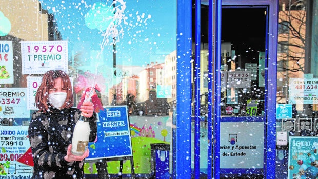 El 44.469, segundo premio de la Lotería del Niño 2022, reparte alegría en Toledo y Albacete